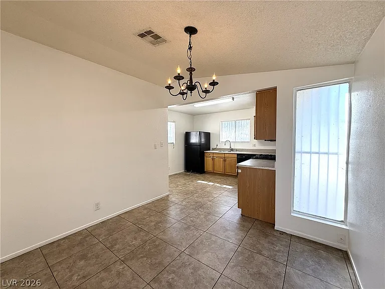 2220 La Sombra St — Photo 8