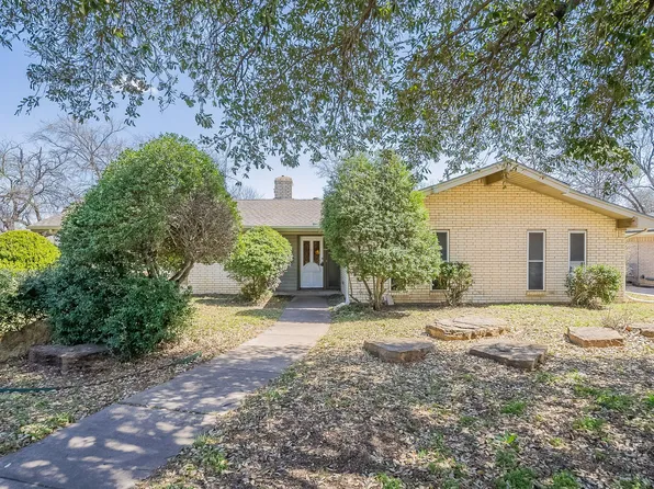 5633 Westcreek Dr, Fort Worth, TX 76133