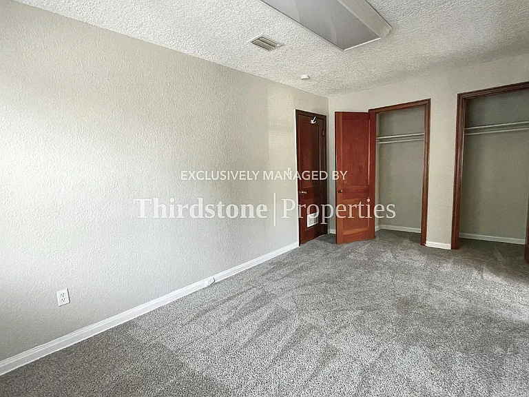 318 E 19th St — Photo 16