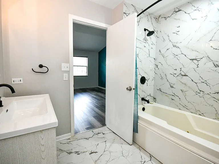 121 Cammeron Ct — Photo 7