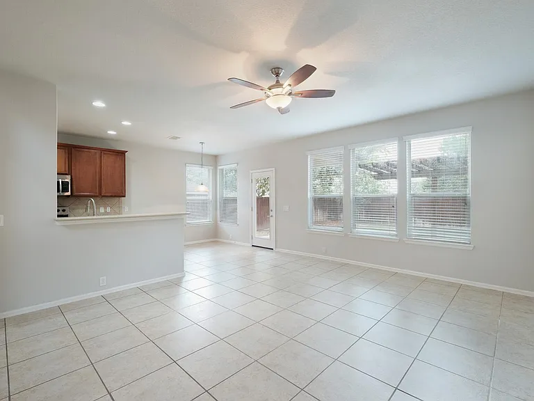 26915 Bluewater Way — Photo 2