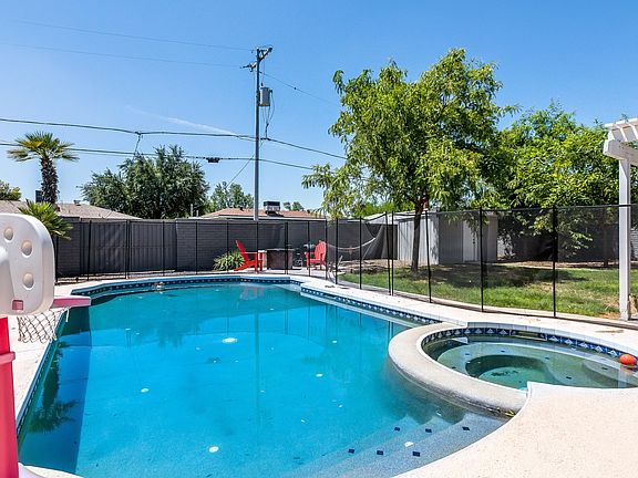 Mesh fence is removable