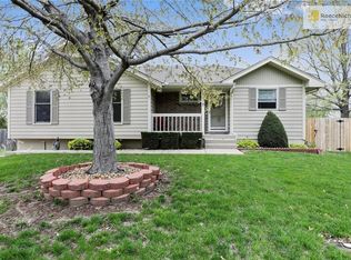 1117 SW Huntington Dr, Blue Springs, MO 64015