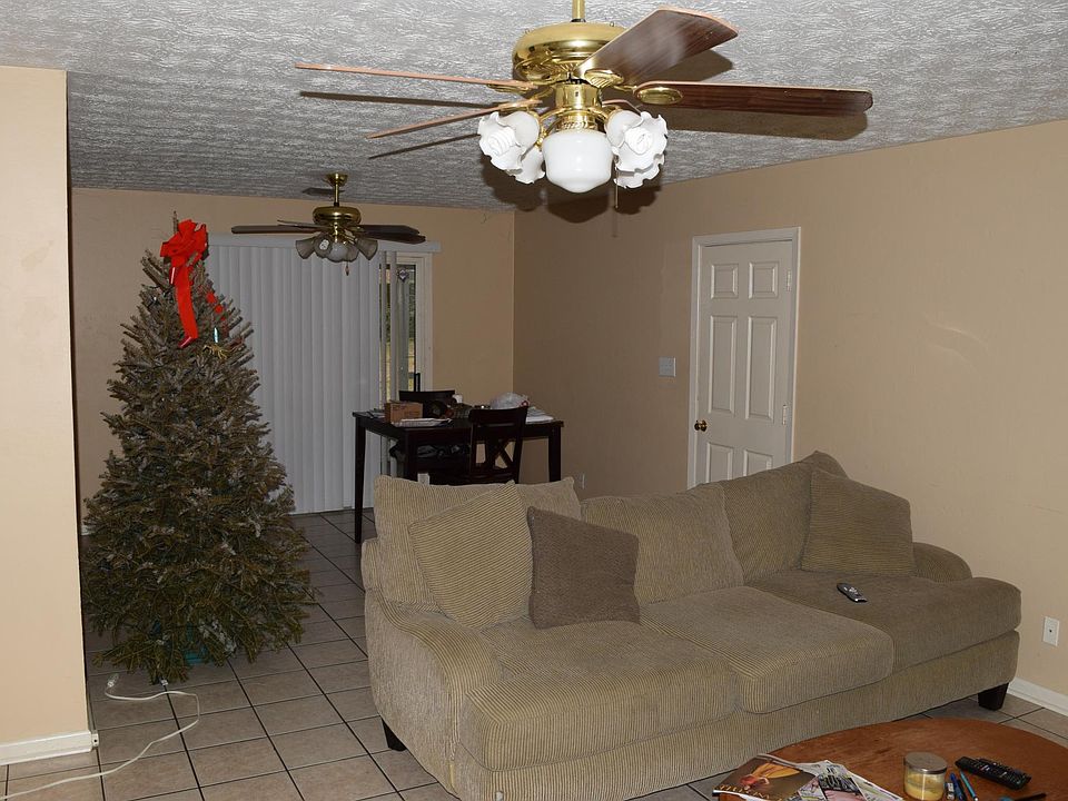 2nd image of 1818 Sherwood Dr