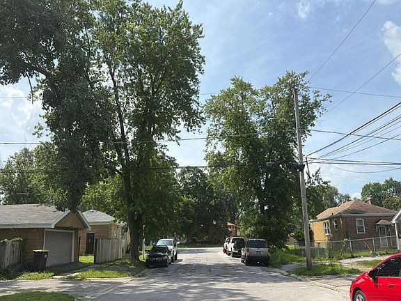 5th image of 14523 S School St