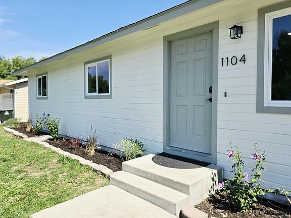 4th image of 1104 NW 13th Ave