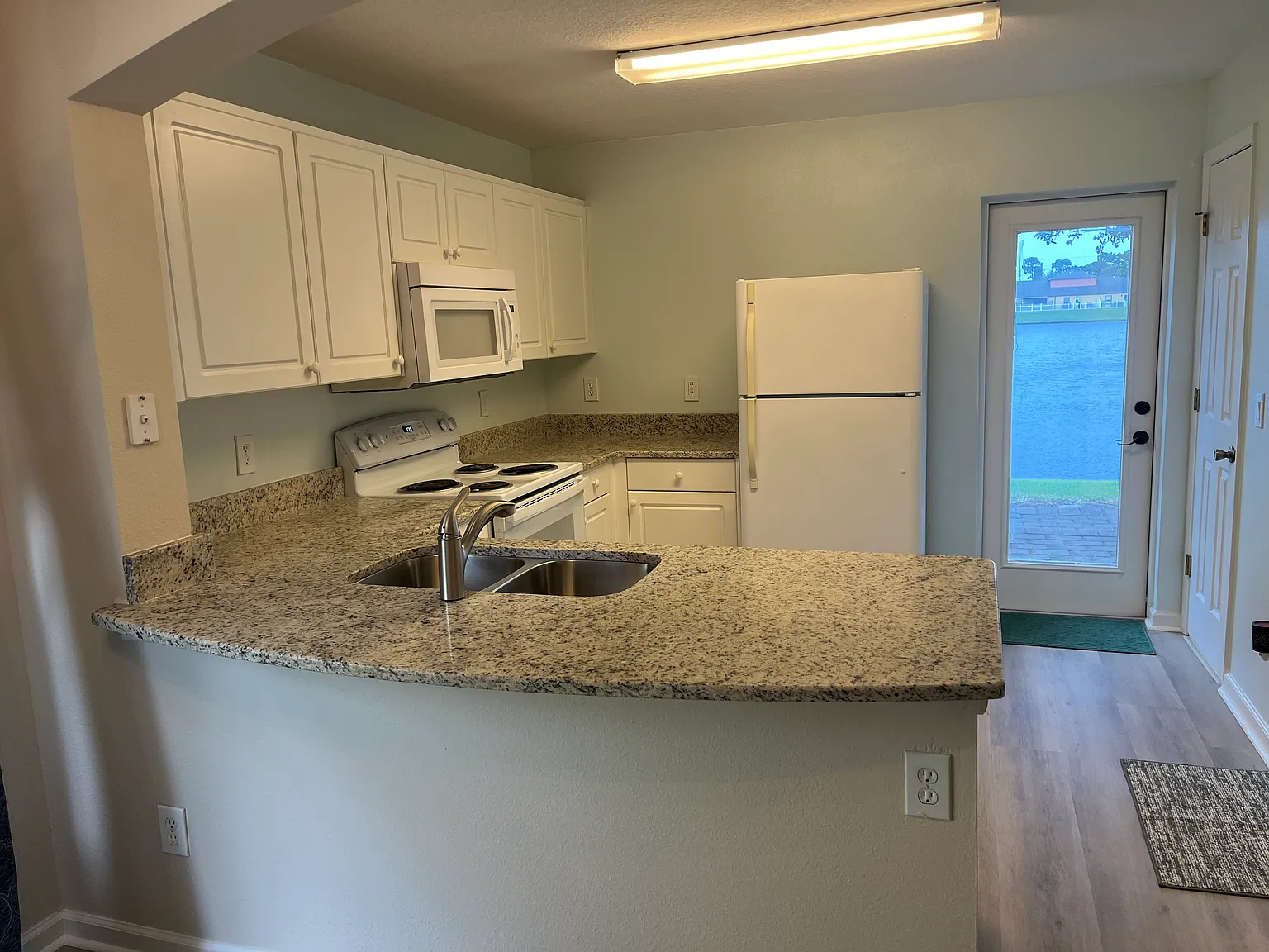 3 bed, 1277 sqft, $1,850 — Photo 3