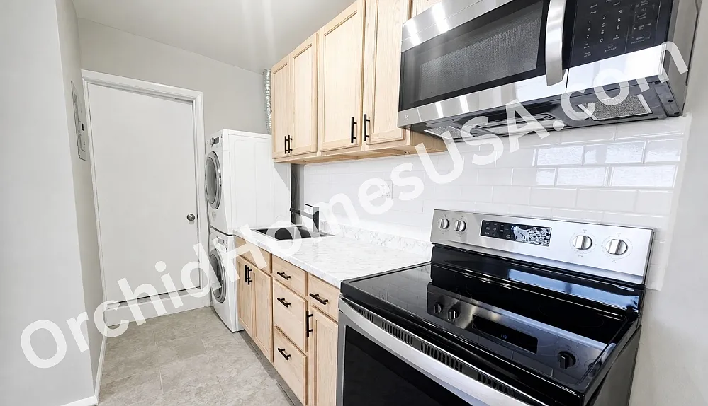 2601 East Greenway Road — Photo 1
