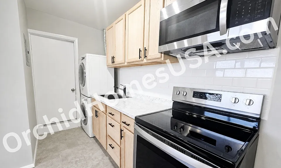 2601 E Greenway Rd W