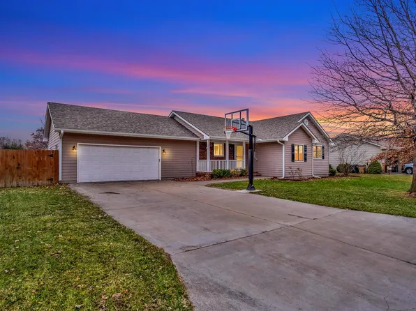 409 Rosewood Ct, Hesston, KS 67062
