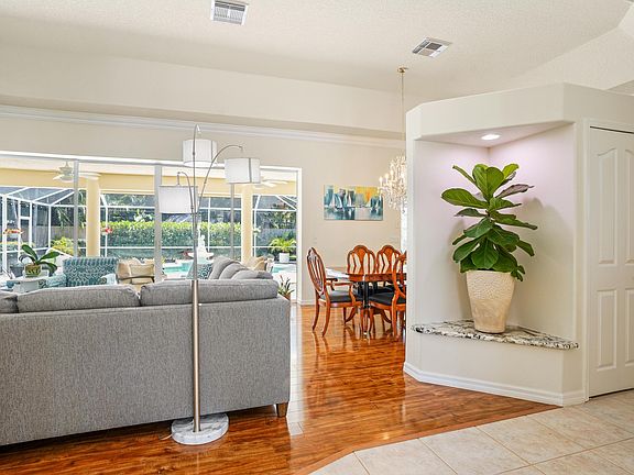 5th image of 2102 SE Bryson Avenue