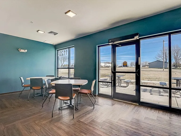 1120 N Windsor Ave — Photo 46