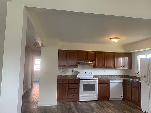 5th image of 595 Bishop Dr