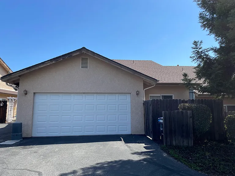 921 Creston Rd — Photo 4