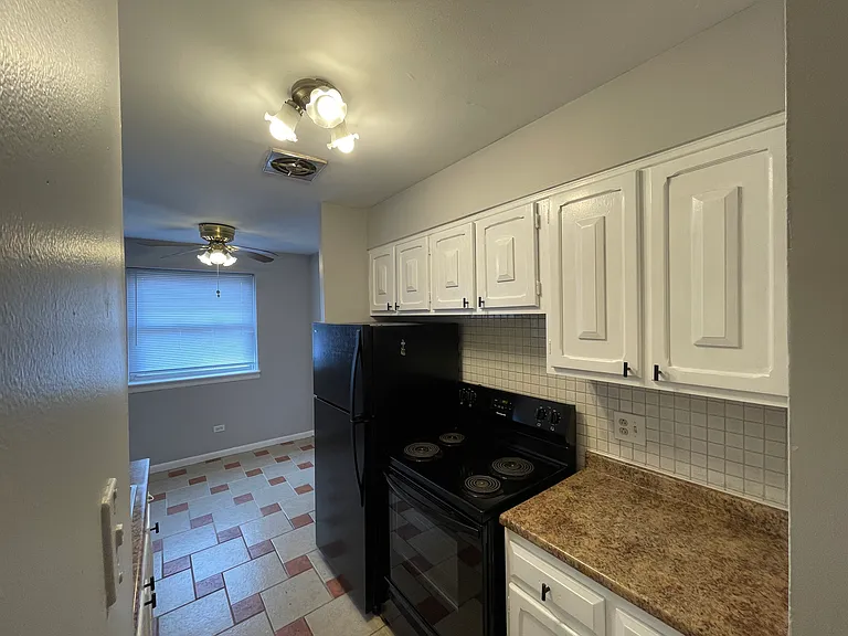 5920 N Kenmore Ave #210 — Photo 9