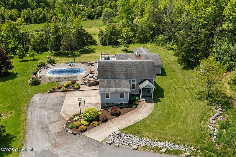 4th image of 496 Sunnyside Road