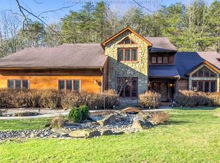 8 Stonegate Dr, Hurricane, WV 25526