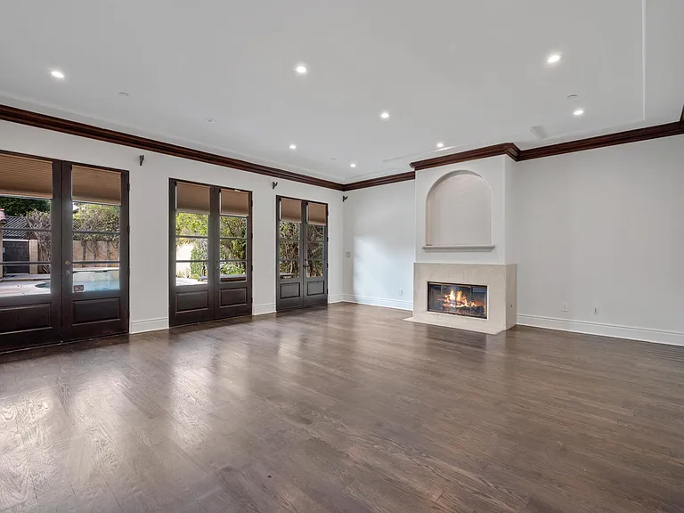 305 N Palm Dr — Photo 34