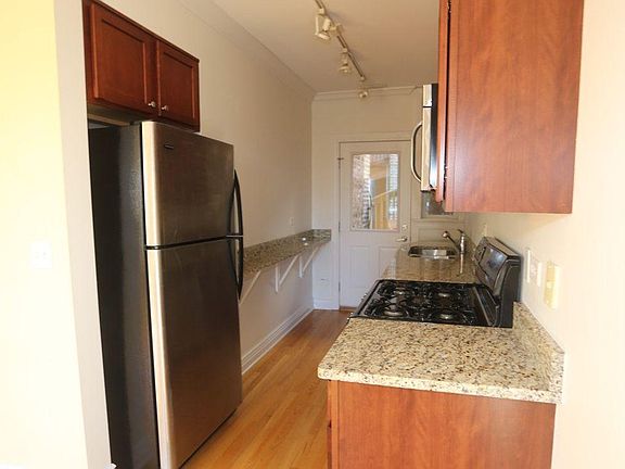 3rd image of 4863 N Hermitage Ave