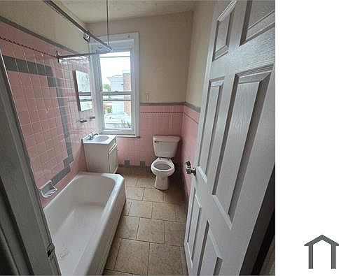 3rd image of 3106 Emerald St