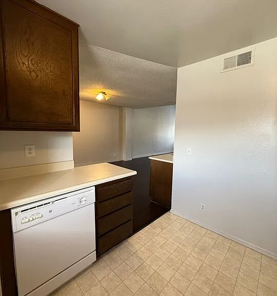 2809 Montrose Ave #10 — Photo 16