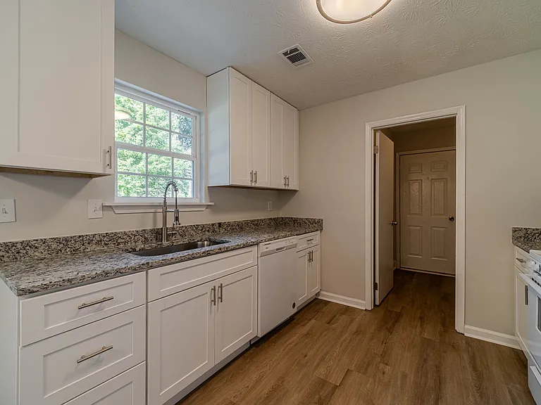 594 Harvard Dr — Photo 20