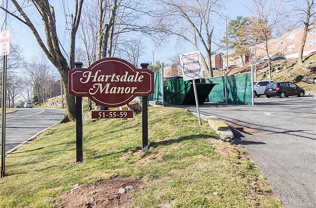 1st image of 28 Fieldstone Dr APT 9B