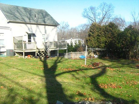 fenced yrd & deck
