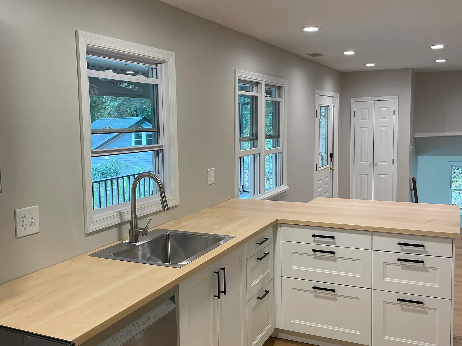 2 bed, 1200 sqft, $2,200 — Photo 4