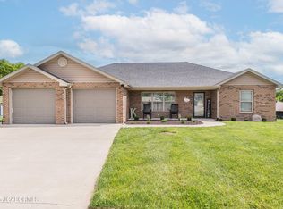 440 Dover Ct, Holts Summit, MO 65043