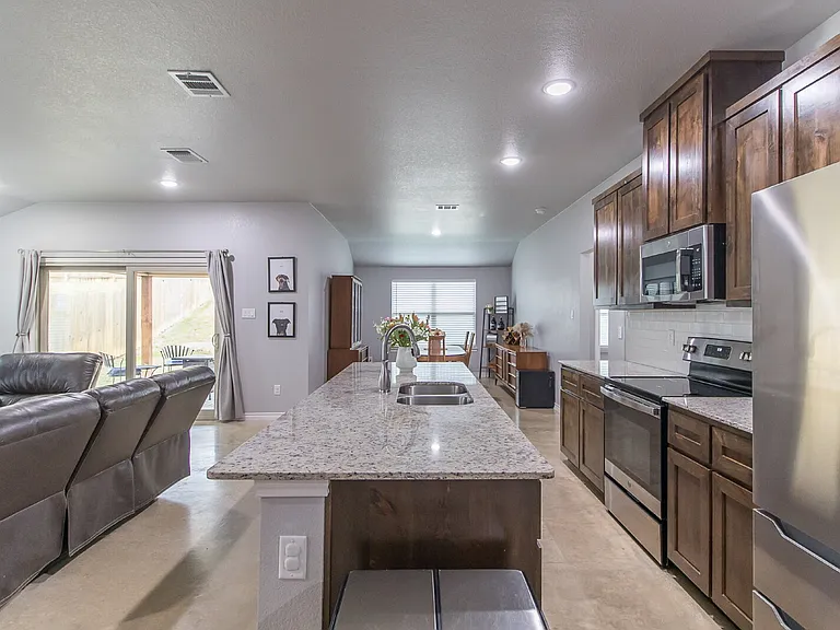 1715 Dryden Ave — Photo 13