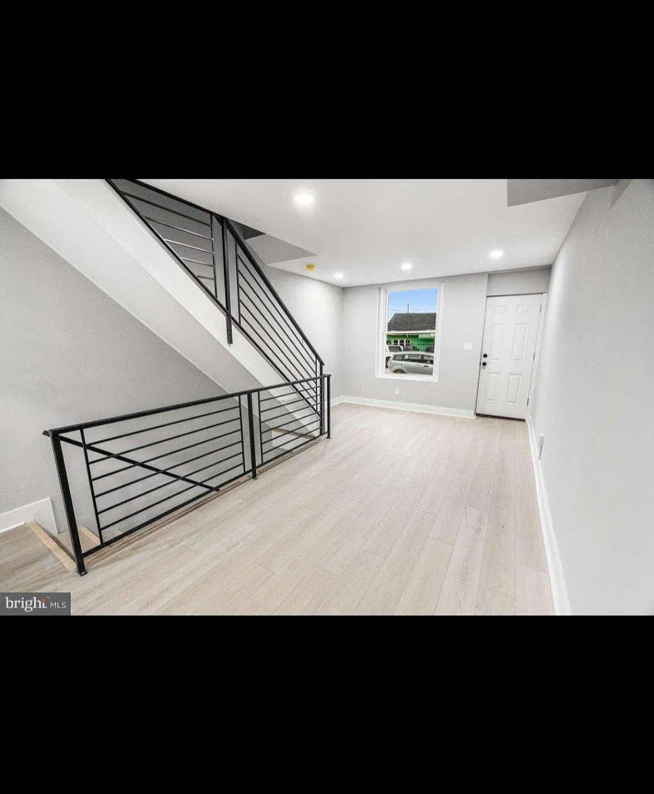 2 bed, 1.0 bath, 759 sqft, $1,350 — Photo 2