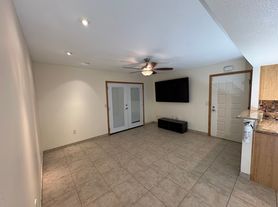 461 W Holmes Ave