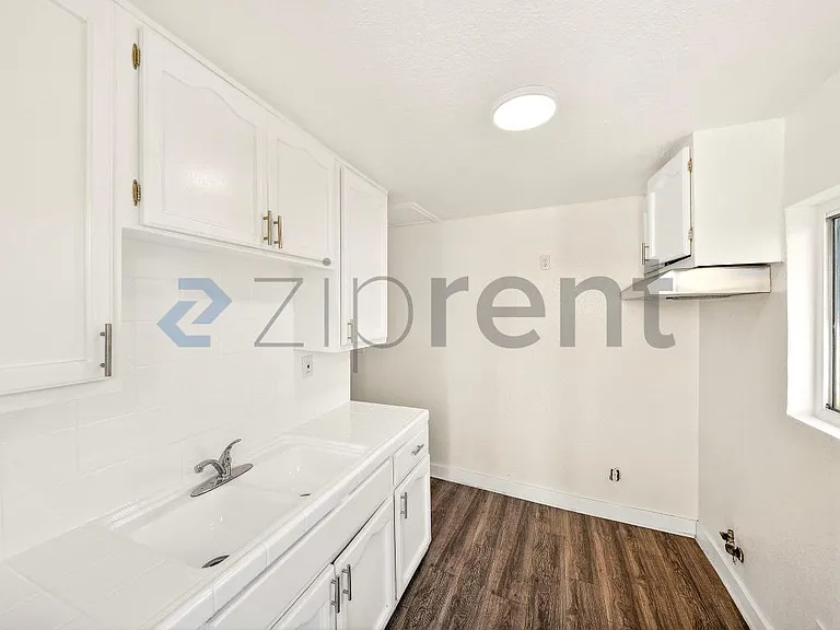 1737 E 108th St #1 — Photo 10