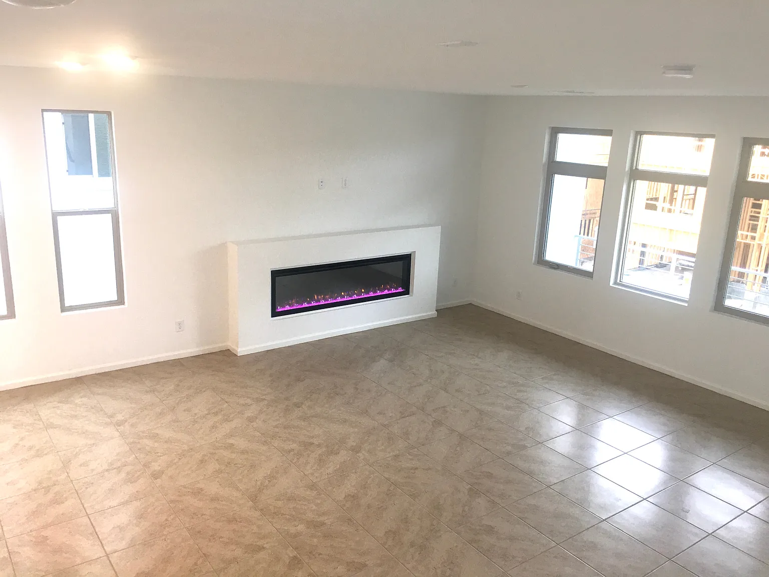 4 bed, 2276 sqft, $2,800 — Photo 3