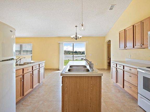 5th image of 948 Jayhil Dr