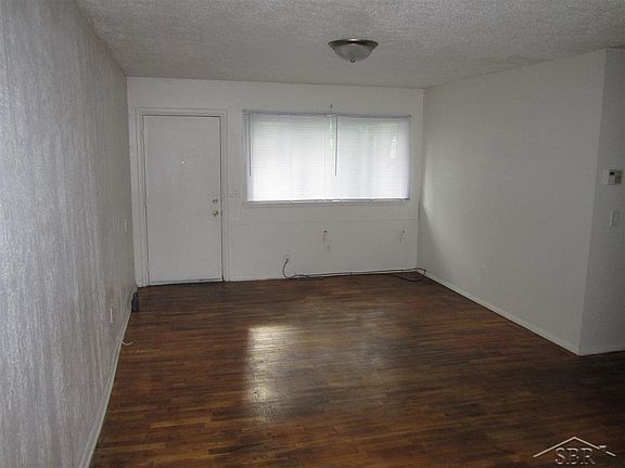 2nd image of 925 S 26th St