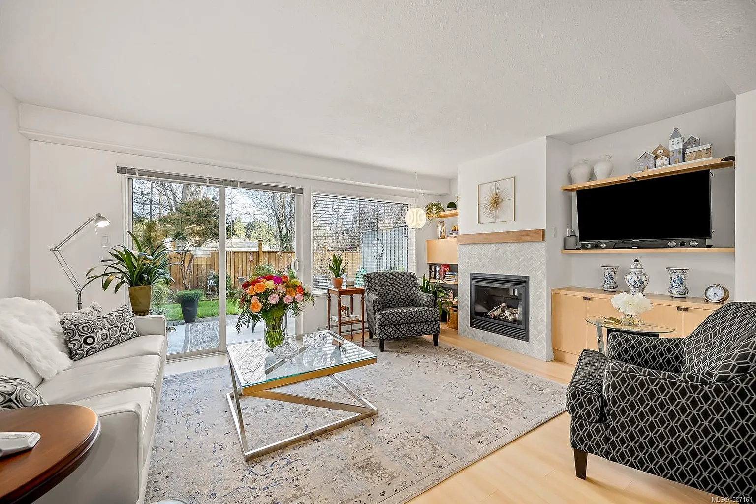 1537 Noel Ave #305 photo 1