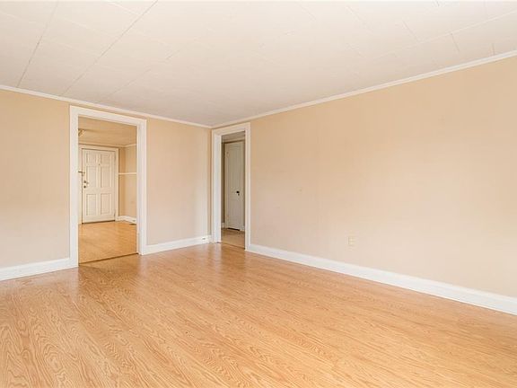 5th image of 409 N Melville St