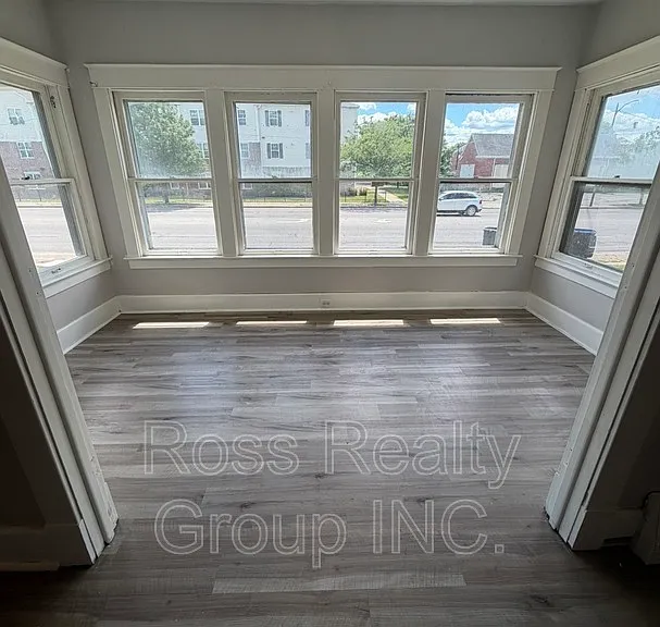 2752 Monroe St — Photo 2