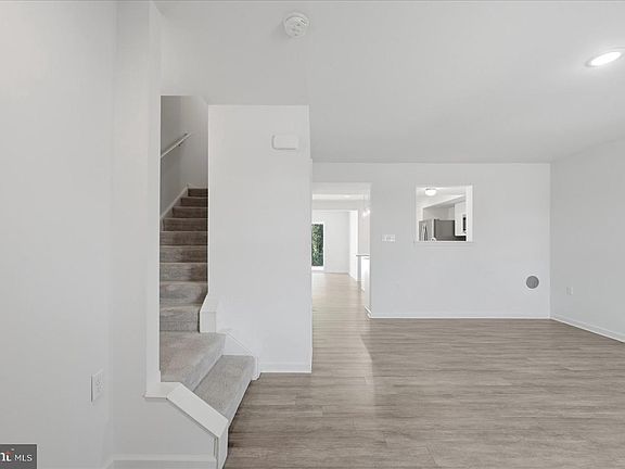 4th image of 658 Thumper Dr