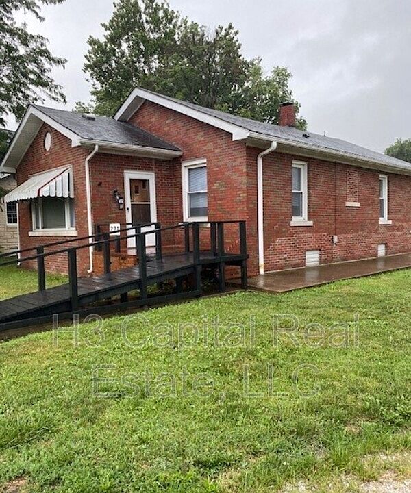 1st image of 221 W Saint Louis Ave #1