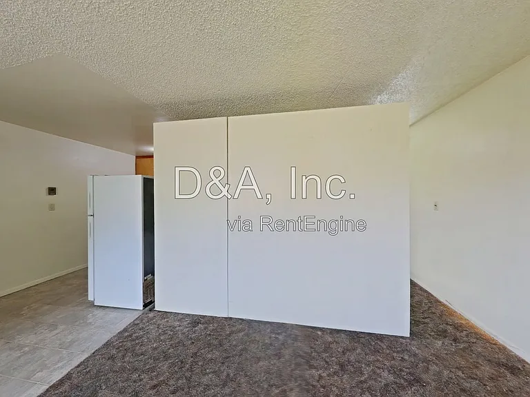 437 SW 9th St — Photo 3