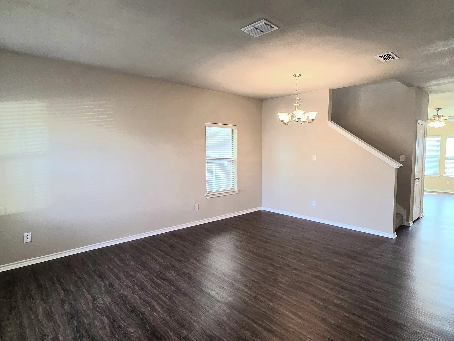 4 bed, 3.5 bath, 2946 sqft, $2,850 — Photo 2