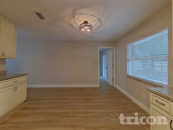 5th image of 767 Forest Glen Ct