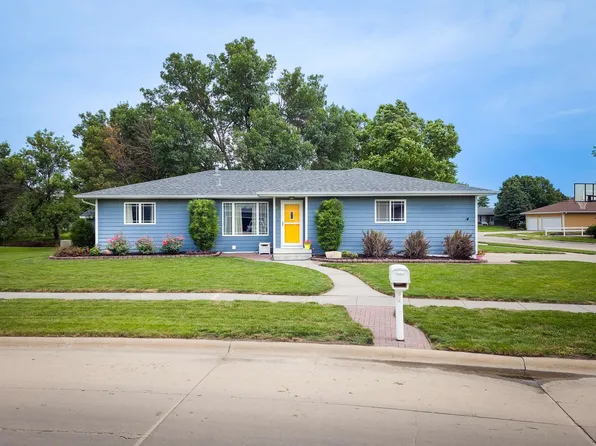 403 E Maple Ave, Norfolk, NE 68701