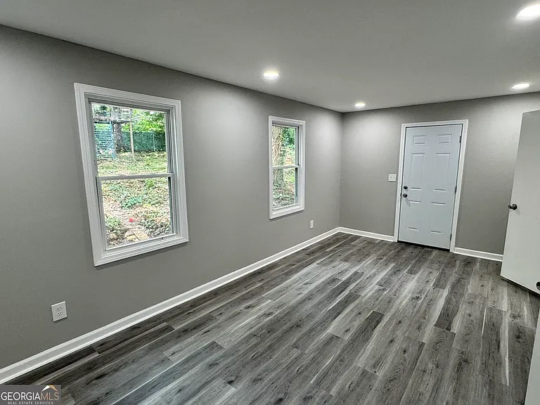 1508 Vancouver Dr — Photo 6