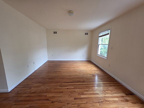 4th image of 152 Union St Floor 1