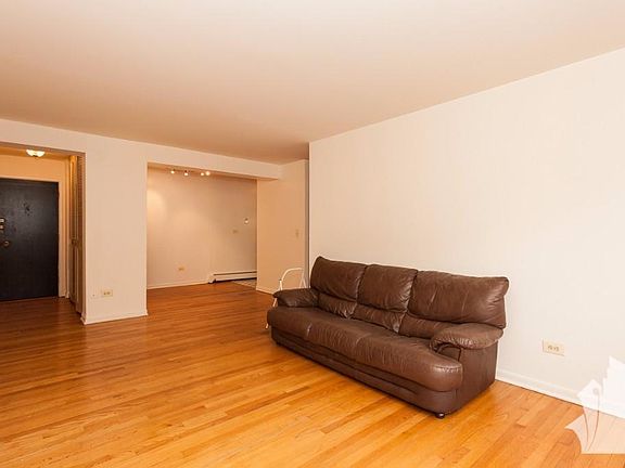 5th image of 3160 N Cambridge Ave APT 101M