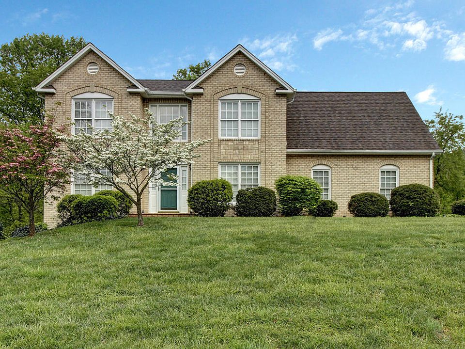 1st image of 62 Meadowview Ct